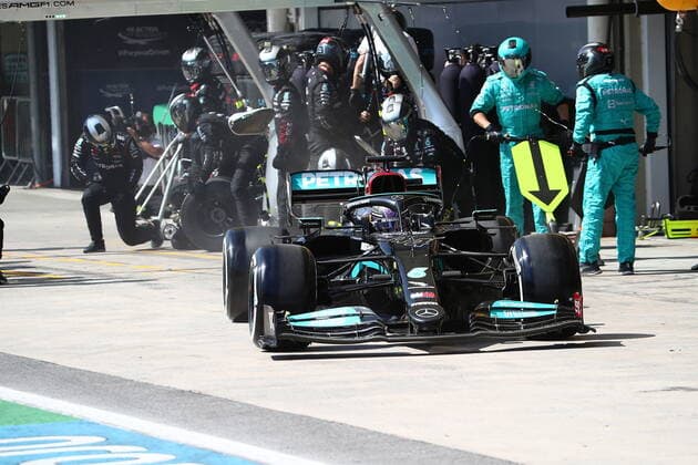 FORMULA 1 HEINEKEN GRANDE PREMIO DO BRASIL 2021 14 11 2021, Autodromo Jose Carlos Pace, Interlagos, FORMULA 1 HEINEKEN GRANDE PREMIO DO BRASIL 2021 , in the picture pit stop of Lewis Hamilton GBR , Mercedes AMG Petronas Formula One Team nordphotoxGmbHx xBratic nph00250