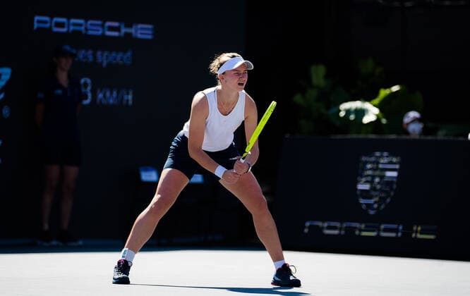 November 14, 2021, GUADALAJARA, MEXICO: Barbora Krejcikova of the Czech Republic in action during the third round robin match at the 2021 Akron WTA, Tennis Damen Finals Guadalajara WTA tennis tournament against Karolina Pliskova of the Czech Republic GUADALAJARA MEXICO - ZUMAa181 20211114_zaa_a181_024 Copyright: xRobxPrangex