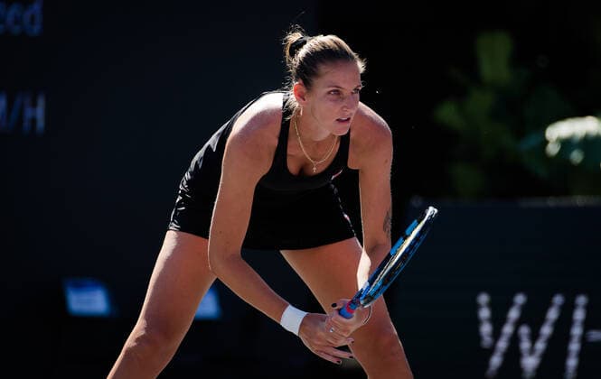 November 14, 2021, GUADALAJARA, MEXICO: Karolina Pliskova of the Czech Republic in action during the third round robin match at the 2021 Akron WTA, Tennis Damen Finals Guadalajara WTA tennis tournament against Barbora Krejcikova of the Czech Republic GUADALAJARA MEXICO - ZUMAa181 20211114_zaa_a181_030 Copyright: xRobxPrangex