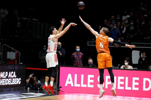 14 11 2021, easyCredit Basketball Bundesliga, Magentasport BBL Cup, 2020 2021 season, mens, Chemnitz Niners FC Bayern Munich Basketball Nihad Djedovic, FC Bayern Munich Basketball, Jan Niklas Wimberg, Niners Chemnitz Chemnitz Fair Chemnitz Saxony Germany