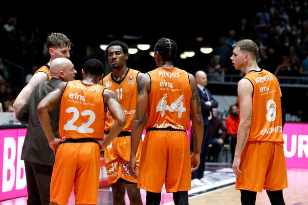 14 11 2021, easyCredit Basketball Bundesliga, Magentasport BBL Cup, 2020 2021 season, men, Chemnitz Niners FC Bayern Munich Basketball Rodrigo Pastore head coach , Niners Chemnitz talking to his players Chemnitz Messe Chemnitz Sachsen Germany