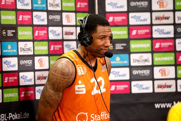 14 11 2021, easyCredit Basketball Bundesliga, Magentasport BBL Cup, 2020 2021 season, men, Chemnitz Niners FC Bayern Munich Basketball Gerald Robinson, Niners Chemnitz during interview Chemnitz Messe Chemnitz Sachsen Germany