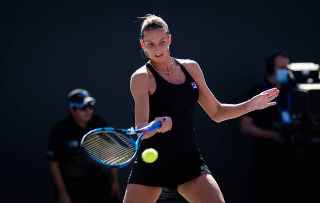 November 14, 2021, GUADALAJARA, MEXICO: Karolina Pliskova of the Czech Republic in action during the third round robin match at the 2021 Akron WTA, Tennis Damen Finals Guadalajara WTA tennis tournament against Barbora Krejcikova of the Czech Republic GUADALAJARA MEXICO - ZUMAa181 20211114_zaa_a181_031 Copyright: xRobxPrangex