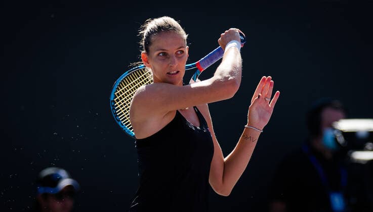November 14, 2021, GUADALAJARA, MEXICO: Karolina Pliskova of the Czech Republic in action during the third round robin match at the 2021 Akron WTA, Tennis Damen Finals Guadalajara WTA tennis tournament against Barbora Krejcikova of the Czech Republic GUADALAJARA MEXICO - ZUMAa181 20211114_zaa_a181_032 Copyright: xRobxPrangex