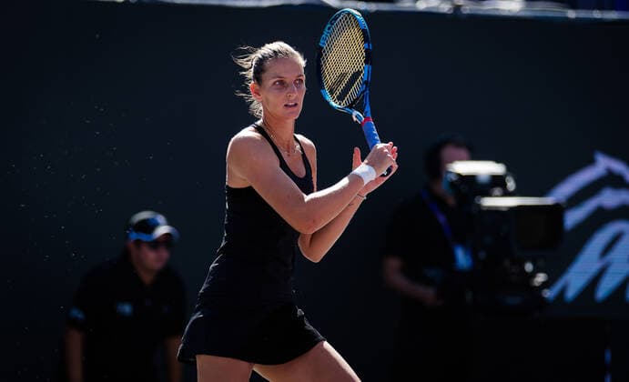 November 14, 2021, GUADALAJARA, MEXICO: Karolina Pliskova of the Czech Republic in action during the third round robin match at the 2021 Akron WTA, Tennis Damen Finals Guadalajara WTA tennis tournament against Barbora Krejcikova of the Czech Republic GUADALAJARA MEXICO - ZUMAa181 20211114_zaa_a181_033 Copyright: xRobxPrangex