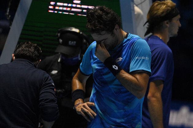 Photo Marco Alpozzi LaPresse November 14, 2021 Turin (Italy) Tennis Nitto ATP, Tennis Herren Finals - men s singles - Round Robin Alexander Zverev Vs Matteo Berrettini In the pic: Matteo Berrettini injury  Copyright: xMarcoxAlpozzi LaPressex