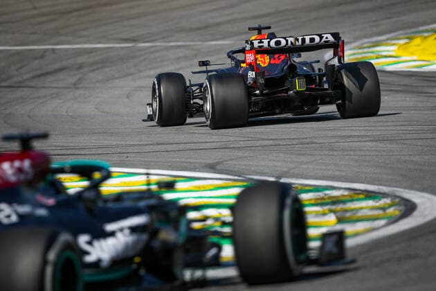 33 VERSTAPPEN Max (nld), Red Bull Racing Honda RB16B, HAMILTON Lewis (gbr), Mercedes AMG F1 GP W12 E Performance, action during the Formula 1 Heineken Grande Premio De Sao Paulo 2021, Sao Paulo Grand Prix, 19th round of the 2021 FIA Formula One World Championship, WM, Weltmeisterschaft from November 12 to 14, 2021 on the Interlagos Circuit, in Sao Paulo, Brazil - F1 - SAO PAULO GRAND PRIX 2021 - RACE DPPI Panoramic  20211114_GOODEN_FG0D4265