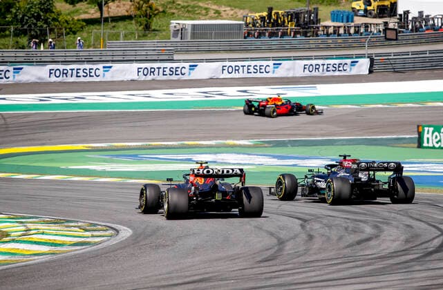 11 PEREZ Sergio (mex), Red Bull Racing Honda RB16B, 44 HAMILTON Lewis (gbr), Mercedes AMG F1 GP W12 E Performance, 33 VERSTAPPEN Max (nld), Red Bull Racing Honda RB16B, action during the Formula 1 Heineken Grande Premio De Sao Paulo 2021, Sao Paulo Grand Prix, 19th round of the 2021 FIA Formula One World Championship, WM, Weltmeisterschaft from November 12 to 14, 2021 on the Interlagos Circuit, in Sao Paulo, Brazil - F1 - SAO PAULO GRAND PRIX 2021 - RACE DPPI Panoramic  20211114_GOODEN_F12021GP19BRA_JK227667