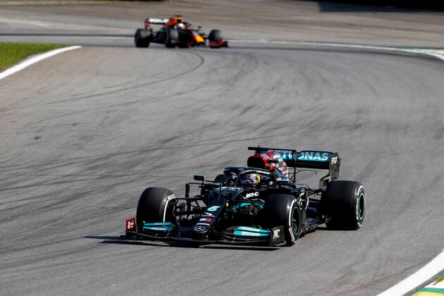 44 HAMILTON Lewis (gbr), Mercedes AMG F1 GP W12 E Performance, 33 VERSTAPPEN Max (nld), Red Bull Racing Honda RB16B, action during the Formula 1 Heineken Grande Premio De Sao Paulo 2021, Sao Paulo Grand Prix, 19th round of the 2021 FIA Formula One World Championship, WM, Weltmeisterschaft from November 12 to 14, 2021 on the Interlagos Circuit, in Sao Paulo, Brazil - F1 - SAO PAULO GRAND PRIX 2021 - RACE DPPI Panoramic  20211114_GOODEN_F12021GP19BRA_JK226623