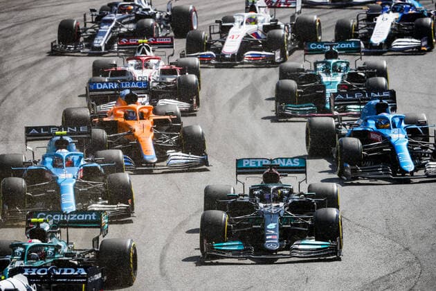 start of the race, depart, 44 HAMILTON Lewis (gbr), Mercedes AMG F1 GP W12 E Performance, action during the Formula 1 Heineken Grande Premio De Sao Paulo 2021, Sao Paulo Grand Prix, 19th round of the 2021 FIA Formula One World Championship, WM, Weltmeisterschaft from November 12 to 14, 2021 on the Interlagos Circuit, in Sao Paulo, Brazil - F1 - SAO PAULO GRAND PRIX 2021 - RACE DPPI Panoramic  00121040__V2_9918