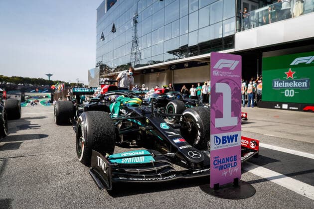 HAMILTON Lewis (gbr), Mercedes AMG F1 GP W12 E Performance, portrait during the Formula 1 Heineken Grande Premio De Sao Paulo 2021, Sao Paulo Grand Prix, 19th round of the 2021 FIA Formula One World Championship, WM, Weltmeisterschaft from November 12 to 14, 2021 on the Interlagos Circuit, in Sao Paulo, Brazil - F1 - SAO PAULO GRAND PRIX 2021 - RACE DPPI Panoramic  00121040__V2_0403