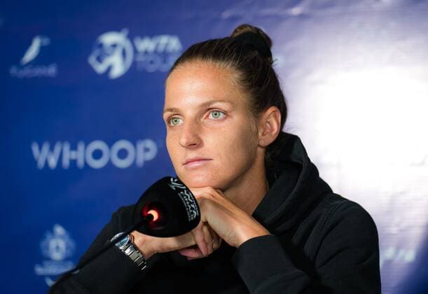 Mandatory Credit: Photo by Rob Prange Shutterstock (12596810be) Karolina Pliskova of the Czech Republic talks to the media after the third round robin match at the 2021 Akron WTA, Tennis Damen Finals Guadalajara WTA tennis tournament Akron WTA Finals, Day 5, Tennis, Panamerican Tennis Center Guadalajara, Mexico - 14 Nov 2021 Akron WTA Finals, Day 5, Tennis, Panamerican Tennis Center Guadalajara, Mexico - 14 Nov 2021  Copyright: xRobxPrange Shutterstockx 12596810be