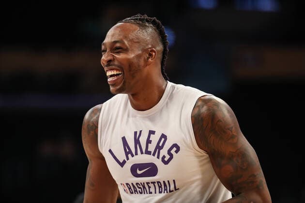 Sport Bilder des Tages LOS ANGELES, CA - NOVEMBER 14: Los Angeles Lakers center Dwight Howard 39 laughs during the San Antonio Spurs vs Los Angeles Lakers game on November 14, 2021, at Staples Center in Los Angeles, CA. (Photo by Jevone Moore Icon Sportswire) NBA, Basketball Herren, USA NOV 14 Spurs at Lakers Icon2111144015