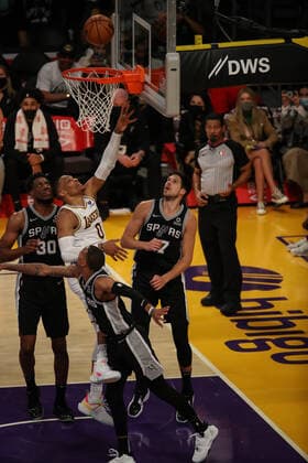 LOS ANGELES, CA - NOVEMBER 14: Los Angeles Lakers guard Russell Westbrook 0 puts up a shot under the basket during the San Antonio Spurs vs Los Angeles Lakers game on November 14, 2021, at Staples Center in Los Angeles, CA. (Photo by Jevone Moore Icon Sportswire) NBA, Basketball Herren, USA NOV 14 Spurs at Lakers Icon2111144089