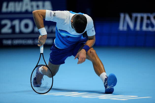 Mandatory Credit: Photo by Ella Ling Shutterstock (12603333at) Novak Djokovic of Serbia slips Nitto ATP, Tennis Herren World Tour Finals, Day 2, Tennis, Pala Alpitour, Turin, Italy - 15 Nov 2021 Nitto ATP World Tour Finals, Day 2, Tennis, Pala Alpitour, Turin, Italy - 15 Nov 2021 Copyright: xEllaxLing Shutterstockx 12603333at