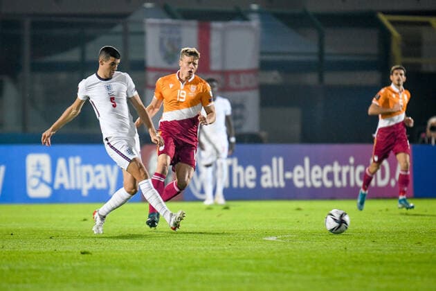 Fußball, WM Quali, San Marino - England November 15, 2021, San Marino, Republic of San Marino: England s Conor Coady (L) in action against San Marino s Luca Nanni (R) during the FIFA World Cup, WM, Weltmeisterschaft, Fussball Qatar 2022 World Cup qualifiers - San Marino vs England at the San Marino Stadium in San Marino, Republic of San Marino, 15 November 2021.ANSA ETTORE GRIFFONI FIFA World Cup; Qatar 2022 World Cup qualifiers - San Marino vs England - ZUMAa110 20211115_zaf_a110_067 Copyright: xEttorexGriffonix