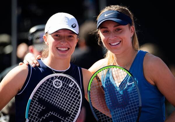 Mandatory Credit: Photo by Rob Prange Shutterstock (12596813a) Iga Swiatek of Poland & Paula Badosa of Spain ahead of the third round robin match at the 2021 Akron WTA, Tennis Damen Finals Guadalajara WTA tennis tournament Akron WTA Finals, Day 6, Tennis, Panamerican Tennis Center Guadalajara, Mexico - 15 Nov 2021 Akron WTA Finals, Day 6, Tennis, Panamerican Tennis Center Guadalajara, Mexico - 15 Nov 2021  Copyright: xRobxPrange Shutterstockx 12596813a