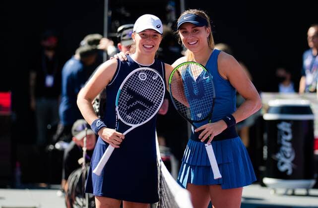 Mandatory Credit: Photo by Rob Prange Shutterstock (12596813b) Iga Swiatek of Poland & Paula Badosa of Spain ahead of the third round robin match at the 2021 Akron WTA, Tennis Damen Finals Guadalajara WTA tennis tournament Akron WTA Finals, Day 6, Tennis, Panamerican Tennis Center Guadalajara, Mexico - 15 Nov 2021 Akron WTA Finals, Day 6, Tennis, Panamerican Tennis Center Guadalajara, Mexico - 15 Nov 2021  Copyright: xRobxPrange Shutterstockx 12596813b