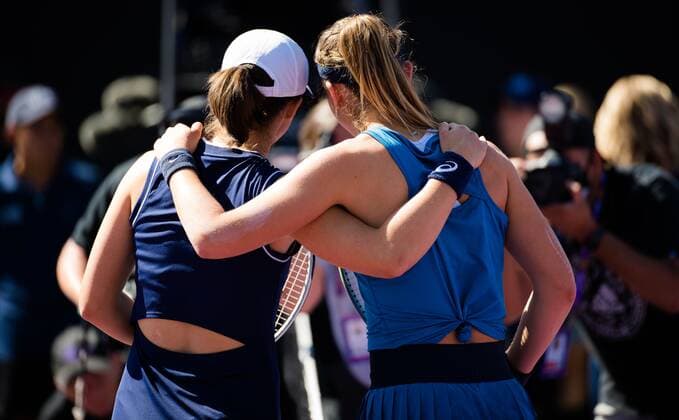 Mandatory Credit: Photo by Rob Prange Shutterstock (12596813d) Iga Swiatek of Poland & Paula Badosa of Spain ahead of the third round robin match at the 2021 Akron WTA, Tennis Damen Finals Guadalajara WTA tennis tournament Akron WTA Finals, Day 6, Tennis, Panamerican Tennis Center Guadalajara, Mexico - 15 Nov 2021 Akron WTA Finals, Day 6, Tennis, Panamerican Tennis Center Guadalajara, Mexico - 15 Nov 2021  Copyright: xRobxPrange Shutterstockx 12596813d