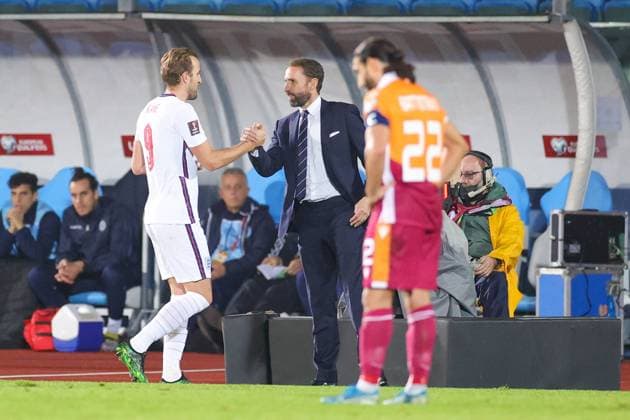 Fußball, WM Quali, San Marino - England San Marino v England FIFA World Cup, WM, Weltmeisterschaft, Fussball Qualifier 15 11 2021. Harry Kane (9) of England is substituted and congratulated by Gareth Southgate Manager of England during the FIFA World Cup Qualifier match between San Marino and England at Stadio Olimpico, Serravalle, San Marino on 15 November 2021. Editorial use only , Copyright: xNigelxKeenex PSI-14035-0054