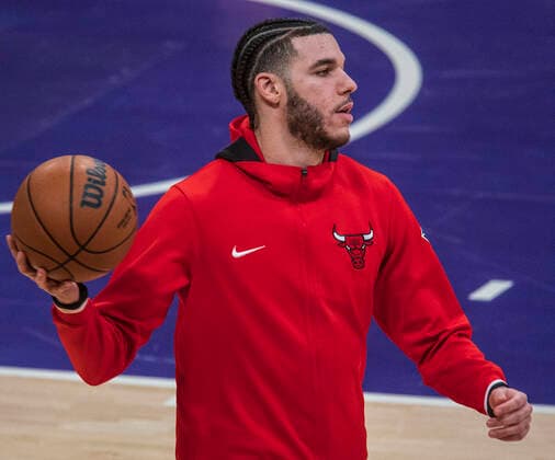 November 15, 2021, Los Angeles, California, USA: Lonzo Ball 2 of the Chicago Bulls during warmups prior to their regular season NBA, Basketball Herren, USA game with the Los Angeles Lakers on Monday November 15, 2021 at the Staples Center in Los Angeles, California. Lakers lose to the Bulls, 121-103. PI Los Angeles USA - ZUMAp124 20211115_zaa_p124_003 Copyright: xJAVIERxROJASx