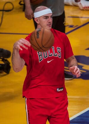 November 15, 2021, Los Angeles, California, USA: Alex Caruso 6 of the Chicago Bulls during warmups prior to their regular season NBA, Basketball Herren, USA game with the Los Angeles Lakers on Monday November 15, 2021 at the Staples Center in Los Angeles, California. Lakers lose to the Bulls, 121-103. PI Los Angeles USA - ZUMAp124 20211115_zaa_p124_004 Copyright: xJAVIERxROJASx