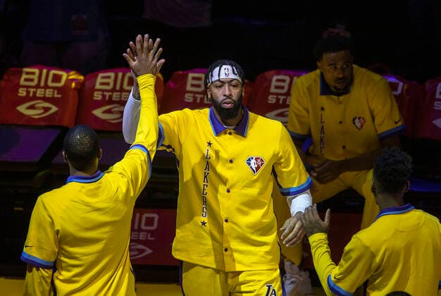 November 15, 2021, Los Angeles, California, USA: Anthony Davis 3 of the Los Angeles Lakers is introduced prior to their regular season NBA, Basketball Herren, USA game with the Chicago Bulls on Monday November 15, 2021 at the Staples Center in Los Angeles, California. Lakers lose to the Bulls, 121-103. PI Los Angeles USA - ZUMAp124 20211115_zaa_p124_025 Copyright: xJAVIERxROJASx
