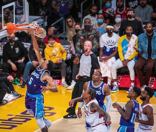 November 15, 2021, Los Angeles, California, USA: Talen Horton-Tucker 5 of the Los Angeles Lakers makes a dunk during their regular season NBA, Basketball Herren, USA game with the Chicago Bulls on Monday November 15, 2021 at the Staples Center in Los Angeles, California. Lakers lose to the Bulls, 121-103. PI Los Angeles USA - ZUMAp124 20211115_zaa_p124_046 Copyright: xJAVIERxROJASx