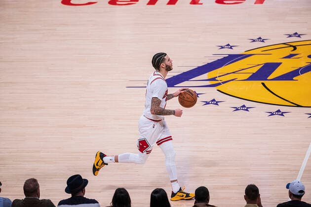 November 15, 2021, Los Angeles, California, USA: Lonzo Ball 2 of the Chicago Bulls during their regular season NBA, Basketball Herren, USA game with the Los Angeles Lakers on Monday November 15, 2021 at the Staples Center in Los Angeles, California. Lakers lose to the Bulls, 121-103. PI Los Angeles USA - ZUMAp124 20211115_zaa_p124_048 Copyright: xJAVIERxROJASx