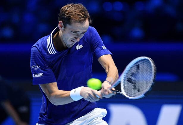 November 16, 2021, Turin, Italy: Daniil Medvedev of Russia returns the ball during the match against Alexander Zverev of German at the Nitto ATP, Tennis Herren Finals in Turin, Italy, 16 November 2021.ANSA ALESSANDRO DI MARCO Turin Italy - ZUMAa110 20211116_zaf_a110_026 Copyright: xAlessandroxDixMarcox