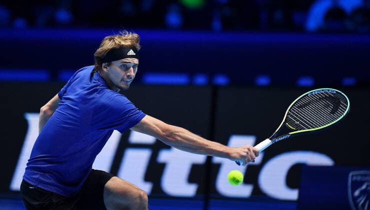 November 16, 2021, Turin, Italy: Alexander Zverev of German returns the ball during the match against Daniil Medvedev of Russia at the Nitto ATP, Tennis Herren Finals in Turin, Italy, 16 November 2021.ANSA ALESSANDRO DI MARCO ATP Finals in Turin  - ZUMAa110 20211116_zaf_a110_023 Copyright: xAlessandroxDixMarcox