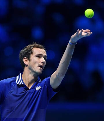 November 16, 2021, Turin, Italy: Daniil Medvedev of Russia returns the ball during the match against Alexander Zverev of German at the Nitto ATP, Tennis Herren Finals in Turin, Italy, 16 November 2021.ANSA ALESSANDRO DI MARCO ATP Finals in Turin  - ZUMAa110 20211116_zaf_a110_028 Copyright: xAlessandroxDixMarcox