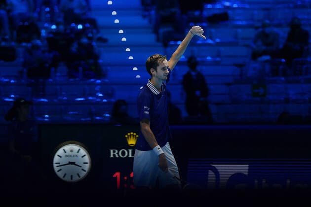 Sport Bilder des Tages Daniil Medvedev (Rus) wins his second match against Alexander Zverev TENNIS : Nitto ATP, Tennis Herren finals 2021 - 16 11 2021 AntoineCouvercelle Panoramic 