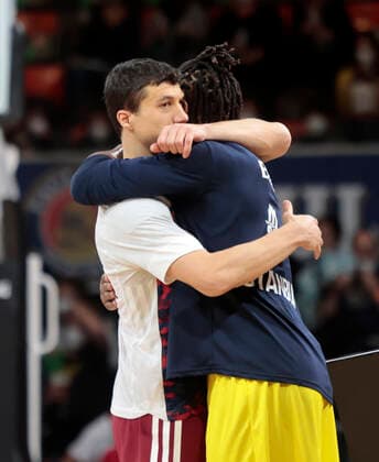 16 11 2021, Euroleague FC Bayern Basketball vs Fenerbahce Istanbul, sports, pictured Vladimir Lucic FCB Basketball and Devin Booker Fenerbahce.