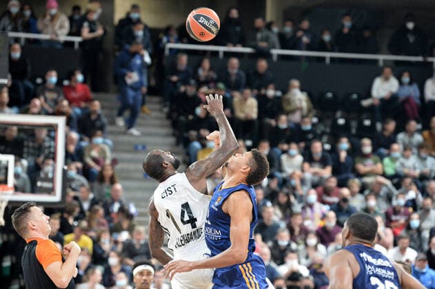 James Gist (asvel) vs Walter Tavares (real madrid) BASKETBALL : LDLC ASVEL vs Real Madrid - Euroleague - 16 11 2021 FredericChambert Panoramic 