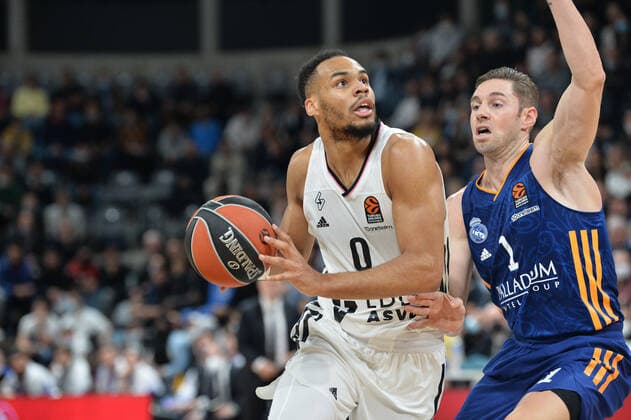 Elie Okobo (asvel) vs Fabien Causeur (real madrid) BASKETBALL : LDLC ASVEL vs Real Madrid - Euroleague - 16 11 2021 FredericChambert Panoramic 