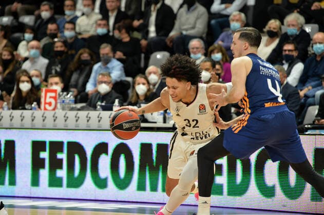 Matthew Strazel (asvel) vs Thomas Heurtel (real madrid) BASKETBALL : LDLC ASVEL vs Real Madrid - Euroleague - 16 11 2021 FredericChambert Panoramic 