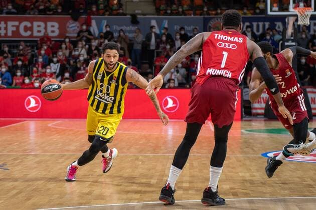 Pierria Henry 20 Fenerbahce , Thomas Deshaun 1 FC Bayern , FC Bayern Basketball vs Fenerbahce Istanbul, Euroleague, 16 11 2021 Muenchen Bayern Germany Copyright: xkolbert-press UlrichxGamelx