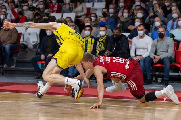 Sehmus Hazer 2 Fenerbahce , Ognjen Jaramaz 10 FC Bayern , FC Bayern Basketball vs Fenerbahce Istanbul, Euroleague, 16 11 2021 Muenchen Bayern Germany Copyright: xkolbert-press UlrichxGamelx
