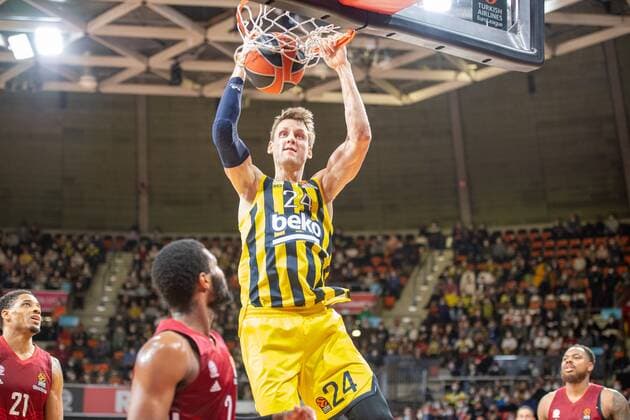 Jan Vesely 24 Fenerbahce , dunk, FC Bayern Basketball vs Fenerbahce Istanbul, Euroleague, 16 11 2021 Muenchen Bayern Germany Copyright: xkolbert-press UlrichxGamelx