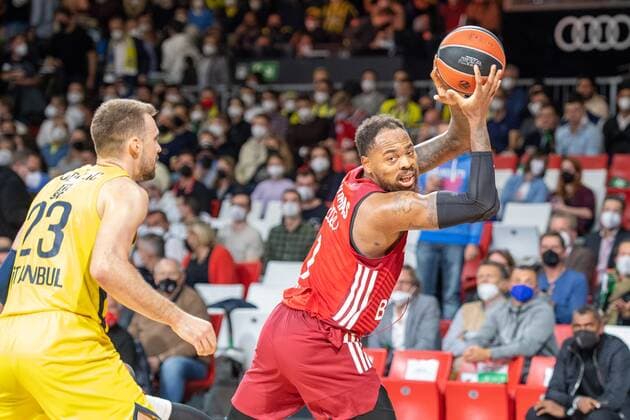 Marko Guduric 23 Fenerbahce , Thomas Deshaun 1 FC Bayern , FC Bayern Basketball vs Fenerbahce Istanbul, Euroleague, 16 11 2021 Muenchen Bayern Germany Copyright: xkolbert-press UlrichxGamelx