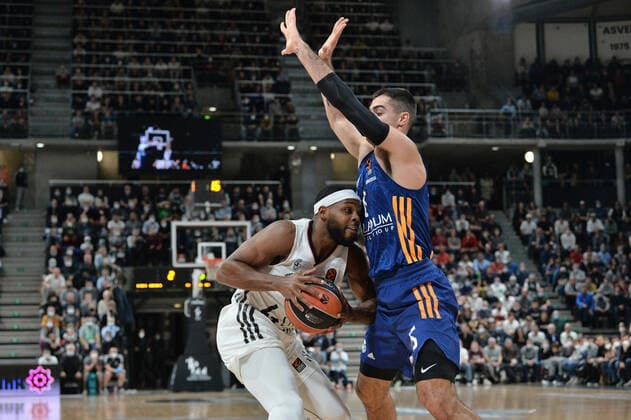 Basketball, Euroleague, ASVEL Lyon-Villeurbanne - Real Madrid Marcos Knight (asvel) vs Alberto Abalde (real madrid) BASKETBALL : LDLC ASVEL vs Real Madrid - Euroleague - 16 11 2021 FredericChambert Panoramic 