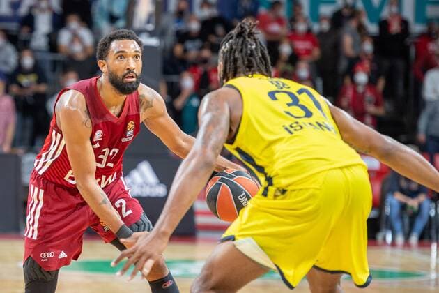 Darrun Hilliard 32 FC Bayern , Devin Booker 31 Fenerbahce , FC Bayern Basketball vs Fenerbahce Istanbul, Euroleague, 16 11 2021 Muenchen Bayern Germany Copyright: xkolbert-press UlrichxGamelx