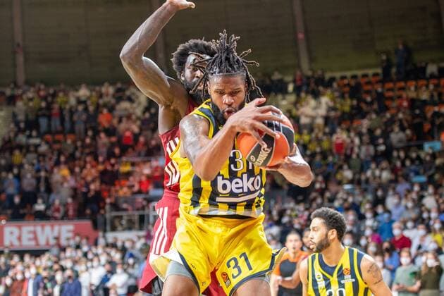 Othello Hunter 8 FC Bayern , Devin Booker 31 Fenerbahce , FC Bayern Basketball vs Fenerbahce Istanbul, Euroleague, 16 11 2021 Muenchen Bayern Germany Copyright: xkolbert-press UlrichxGamelx