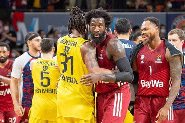 Devin Booker 31 Fenerbahce , Othello Hunter 8 FC Bayern after the game, FC Bayern Basketball vs Fenerbahce Istanbul, Euroleague, 16 11 2021 Muenchen Bayern Germany Copyright: xkolbert-press UlrichxGamelx