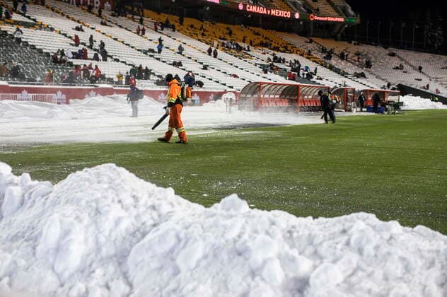 November 16, 2021, EDMONTON, ab, Canada: Crews clean snow off the field before a World Cup qualifying soccer match between Canada and Mexico, in Edmonton, Tuesday, Nov. 16, 2021. Canada News - November 16, 2021  - ZUMAc35_ 20211116_zaf_c35_108 Copyright: xJasonxFransonx