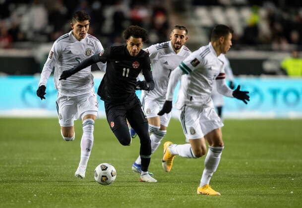 November 16, 2021, EDMONTON, ab, Canada: Canada s Tajon Buchannan (11) is chased by Mexico players during World Cup Qualifiers in Edmonton, Tuesday, Nov. 16, 2021. Tajon Buchannan  - ZUMAc35_ 20211116_zaf_c35_145 Copyright: xJasonxFransonx
