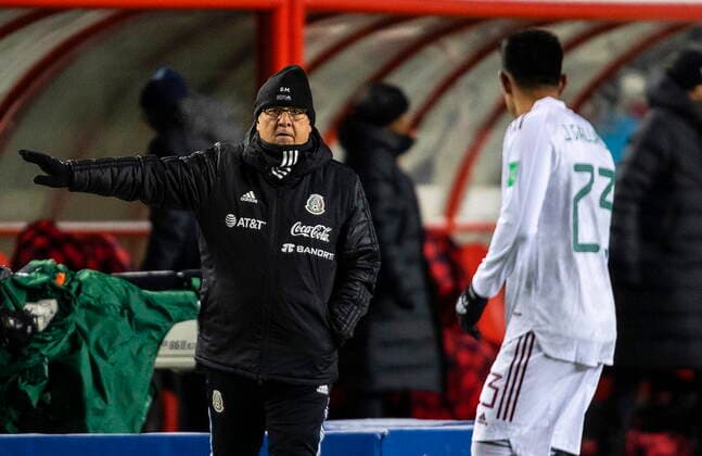 November 16, 2021, EDMONTON, ab, Canada: Mexico s head coach Gerardo Tata Martino gives orders as they take on Canada during World Cup Qualifiers in Edmonton, Tuesday, Nov. 16, 2021. Gerardo Martino  - ZUMAc35_ 20211116_zaf_c35_179 Copyright: xJasonxFransonx