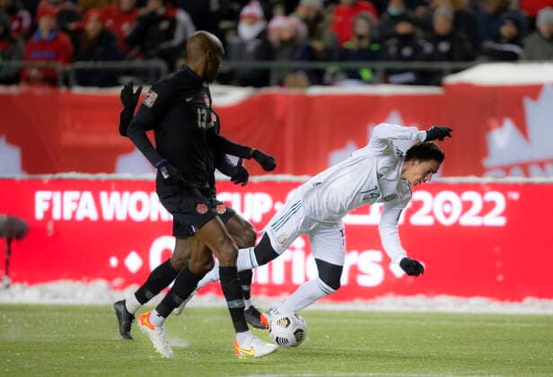 November 16, 2021, EDMONTON, ab, Canada: Canada s Atiba Hutchinson (13) trips up Mexico s Diego Lainez (14) during second half World Cup Qualifiers in Edmonton, Tuesday, Nov. 16, 2021. Atiba Hutchinson Francisco Sebastian Corona Ruiz  - ZUMAc35_ 20211116_zaf_c35_198 Copyright: xJasonxFransonx