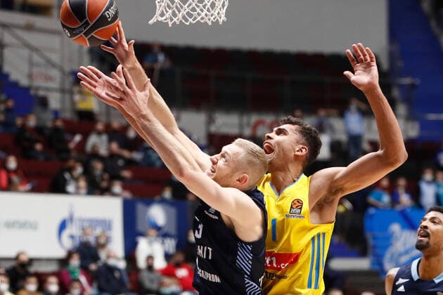Basketball, EuroLeague, Zenit St. Petersburg - ALBA Berlin Zenit St Petersburg V ALBA Berlin - Turkish Airlines EuroLeague Denis Zakharov (L) of Zenit and Oscar Da Silva of ALBA Berlin in action during the EuroLeague Basketball match between Zenit St. Petersburg and ALBA Berlin on November 17, 2021 at Sibur Arena in Saint Petersburg, Russia. Saint Petersburg Russia  Copyright: xMikexKireevx kireev-notitle211117_npm6t